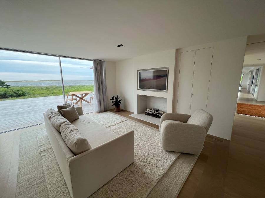 Minimalist media wall