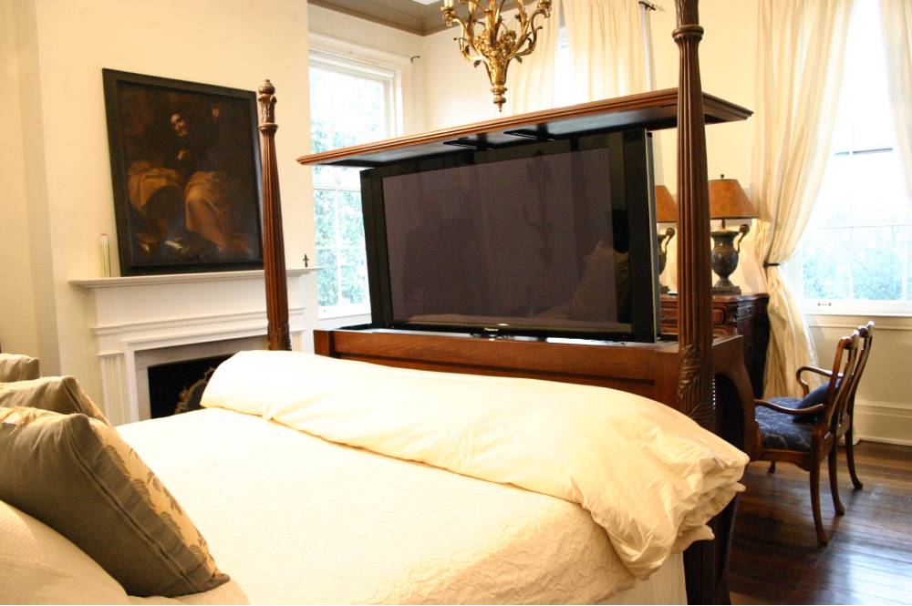 Mounted Samsung TV and soundbar