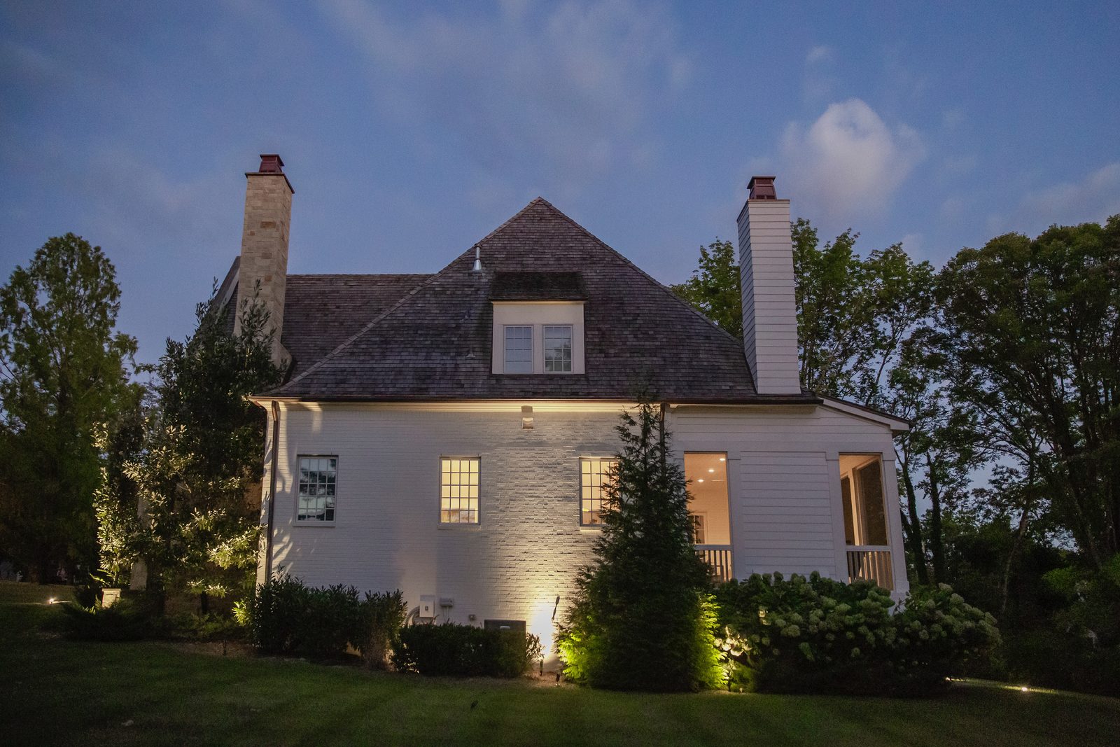 A Tennessee home at dusk with architectural lighting by PAVE