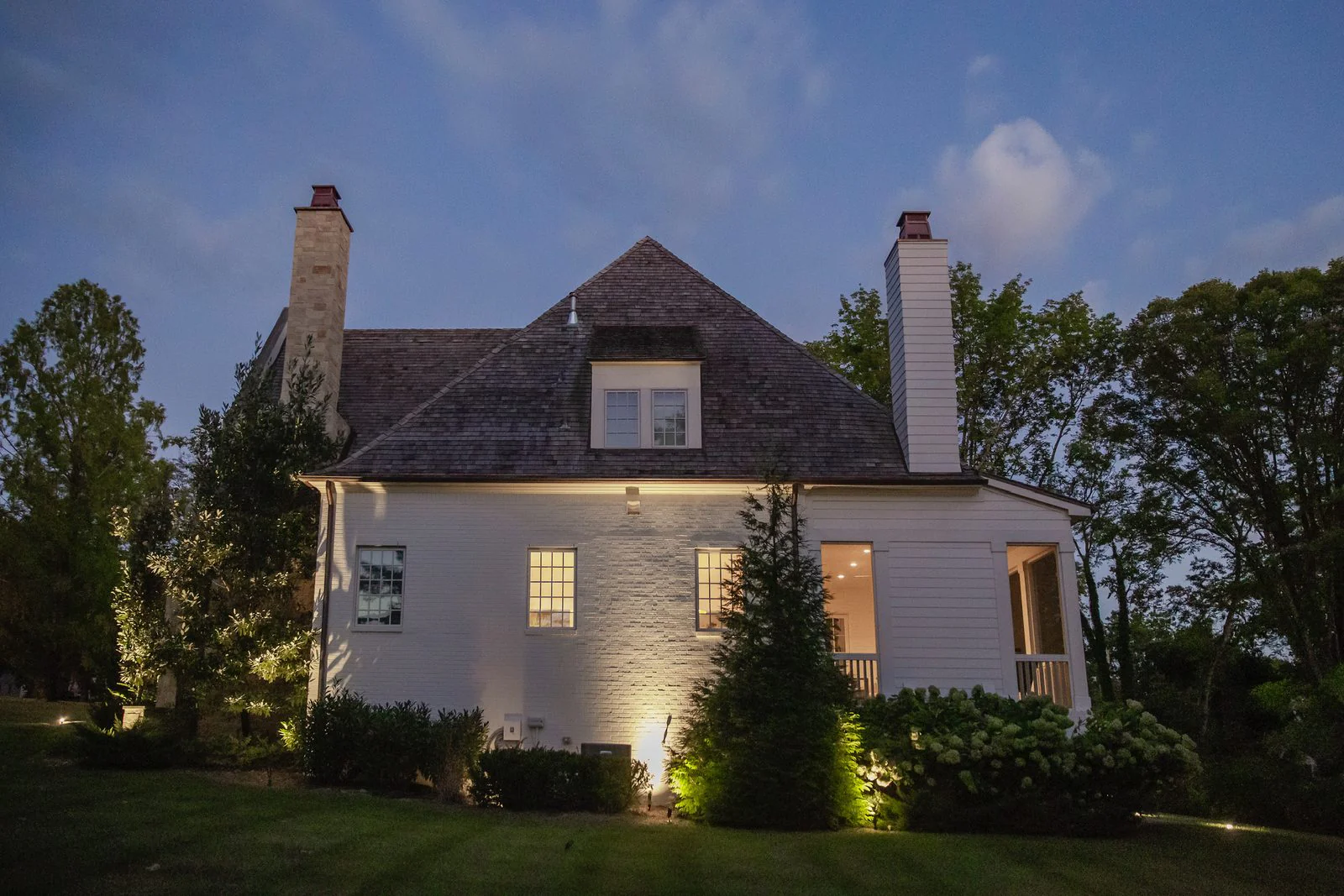 A Tennessee home at dusk with architectural lighting by PAVE